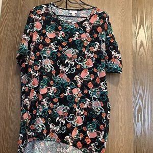 Lularoe Disney Queen of Hearts Shirt Size XS